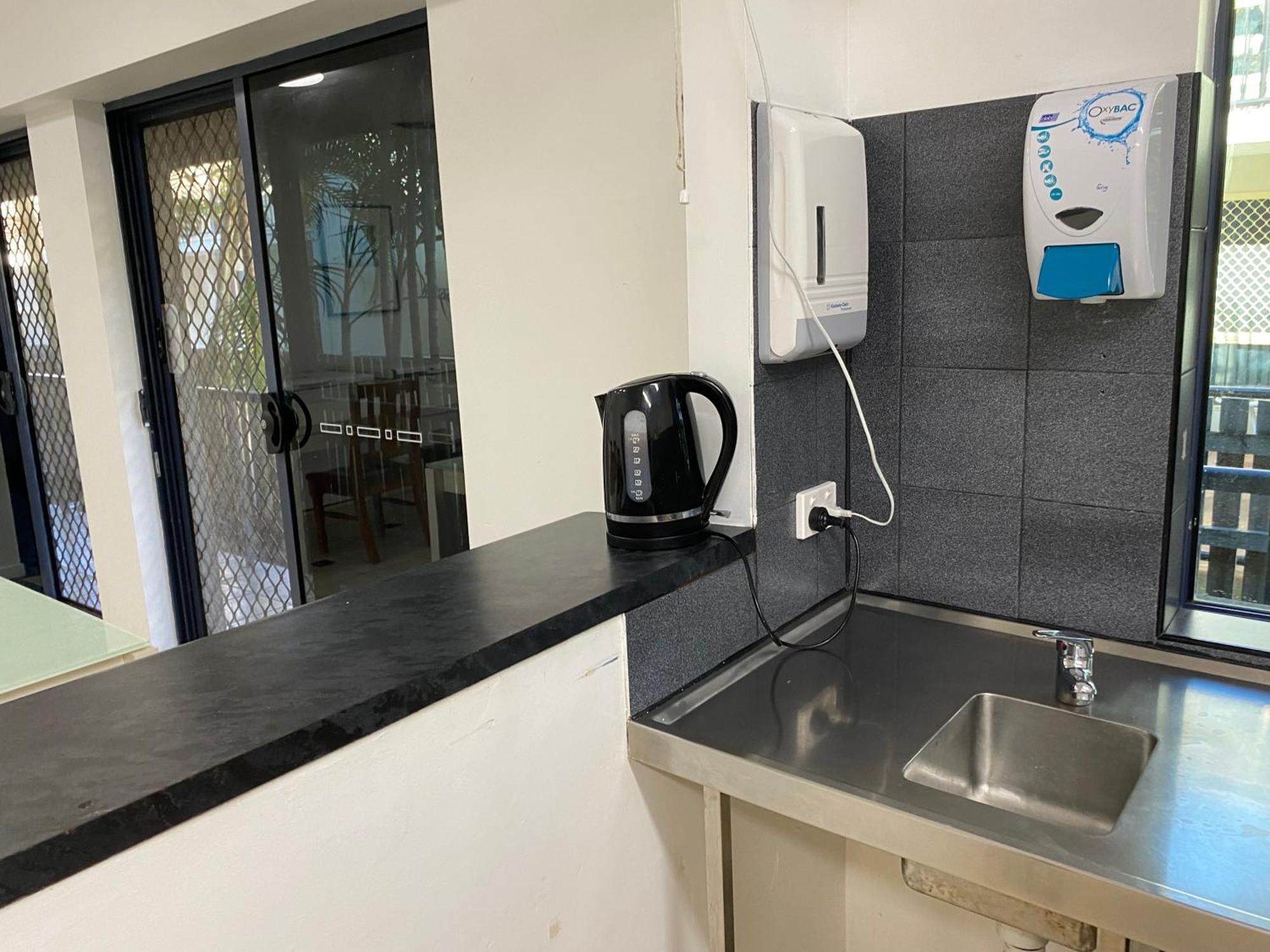 Arrival Lodge Hostel Accommodation Gold Coast Exterior foto